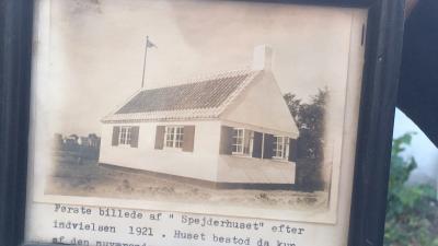 Billede af spejderhuset, da det var nybygget i 1921